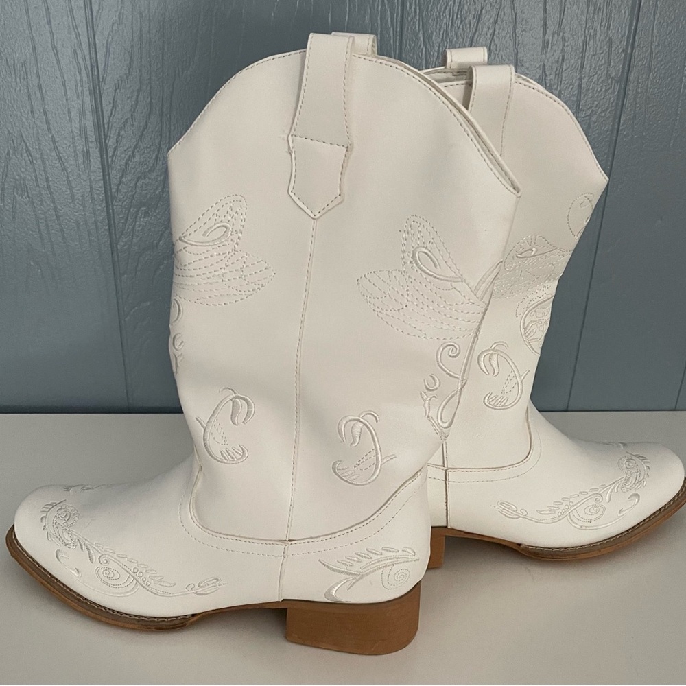 White cowboy boots. Size 8.5. Bought for bachelorette trip.